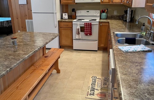 Big Creek Boat Rental | Three Bedroom FLOATING Home @Froggies/Whitman Hollow Marina.