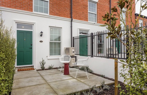 Christchurch City Centre Apartment | Three Bedroom Georgian Retreat