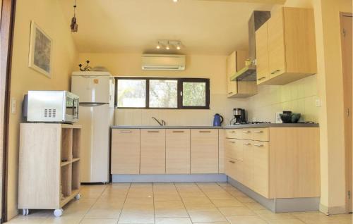 Calcatoggio House | Three-Bedroom Holiday Home In Calcatoggio