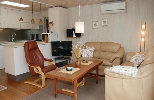 Romo House | Three-Bedroom Holiday Home With A Fireplace In Rømø