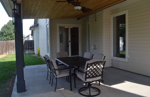 Southeast Boise House | Three bedroom home in SE Boise near BSU, Micron, sports parks and hiking trails.