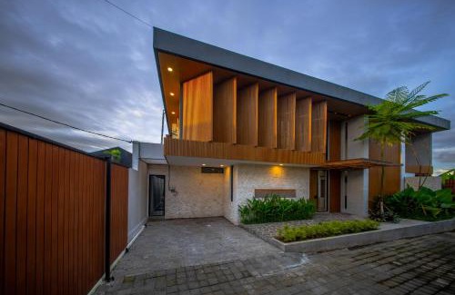 Babakan Bed & Breakfast | Three Bedroom Pool Villa - VIIV House by Soobali
