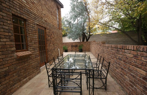Greater Johannesburg Metropolitan Area Apartment | Three Bedroom Self-Catering Unit In Johannesburg, Fourways (Sleep 6)