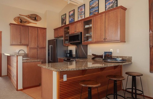 Mammoth Lakes Condo | Three Bedroom Snowcreek V Condo with Spectacular View of Mammoth Mountain!