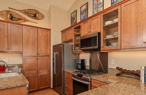 Mammoth Lakes Condo | Three Bedroom Snowcreek V Condo with Spectacular View of Mammoth Mountain!