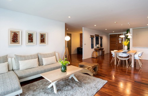 Chidlom Apartment | Three Bedroom Suite (225 Sqm)