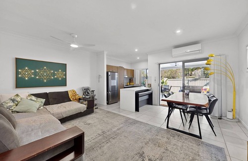 Underwood House | Three bedroom townhouse with pool