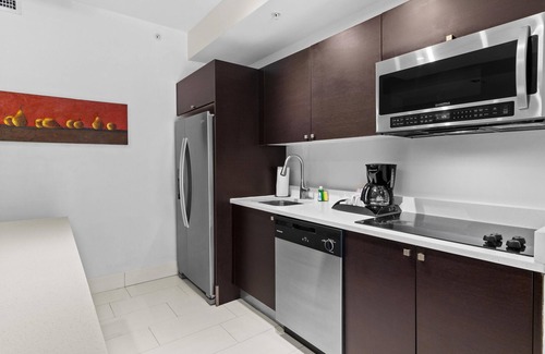 Doral Condo | Three Bedroom Villa – Sleeps 8 in Downtown Doral