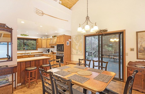 Friday Harbor House | Three-bedroom waterfront! Close to town! CHNL