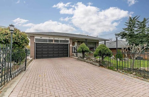 Humber Summit House | three bedroom whole unit in main floor, free parking