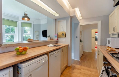 Bexhill-on-Sea Apartment | Three Bees - Two Bedroom Apartment, Sleeps 4