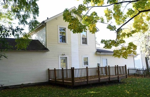 Lake Geneva House | Three Blocks from Paradise – Cozy Home for 8 Near Lake Geneva