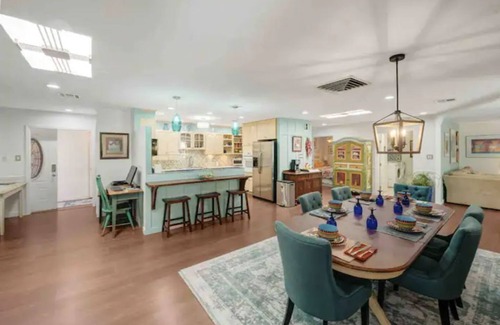 South Valley House | Three House Gated Compound for Up to 26 Persons!