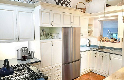 Dunmore Town House | Three Little Birds Villa- Harbour Island Private Home with 2 studio suites