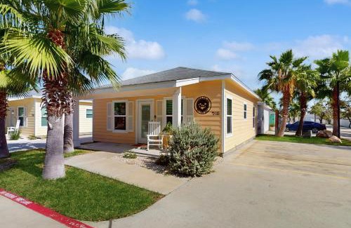 Fulton House | Three Palms By The Bay