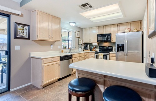 Desert Club Manor House | Three Palms Majestic Mountain Views on a Tranquil and Quiet Cul-de-sac