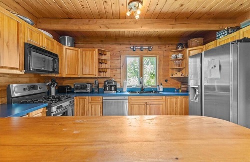 Hyde Park House | Three Peaks Retreat: Pool, Hot Tub & Fireplace