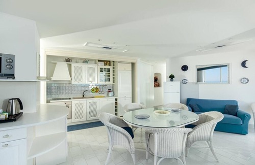 Positano Villa | Three private villas with pool next to eachother