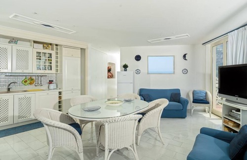 Positano Villa | Three private villas with pool next to eachother