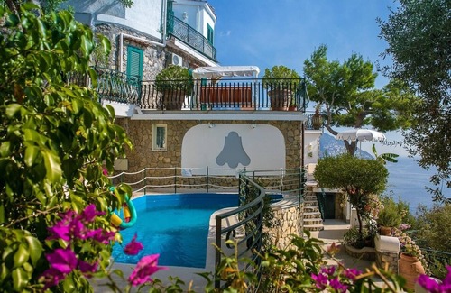Positano Villa | Three private villas with pool next to eachother