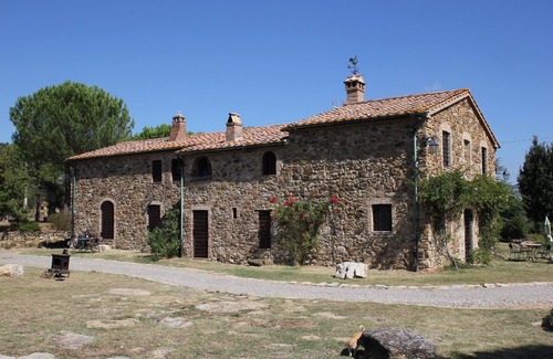 Monterotondo Marittimo Apartment | Three-room apartment in the Tuscan countryside with swimming pool