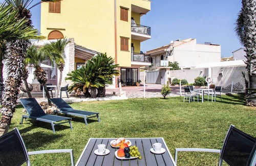 Eastern Sicily Apartment | Three-room apartment by the sea in a great location