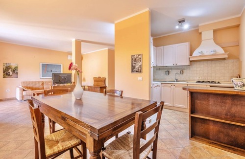 Sorano Apartment | Three-room apartment of approximately 75 m2 located on the ground floor or first floor with air conditioning, independent heating and wi fi connection.Consisting of a large living room with equipped kitchenette, fridge, microwave oven, toaster, sofa and