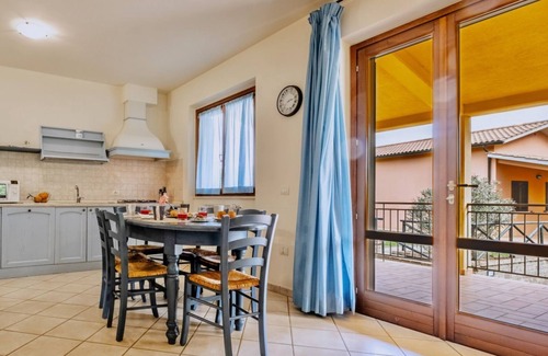 Sorano Apartment | Three-room apartment of approximately 75 m2 located on the ground floor or first floor with air conditioning, independent heating and wi fi connection.Consisting of a large living room with equipped kitchenette, fridge, microwave oven, toaster, sofa and