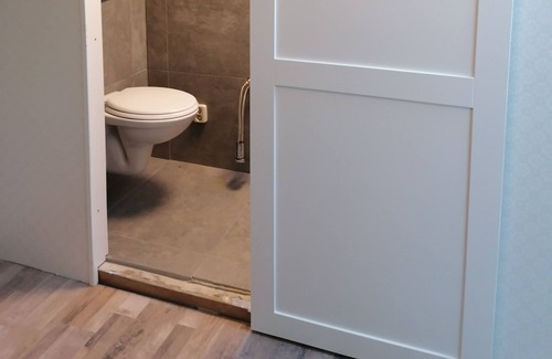 Municipality of Enkhuizen House | Three spacious and luxurious rooms, each with a private shower, toilet and TV