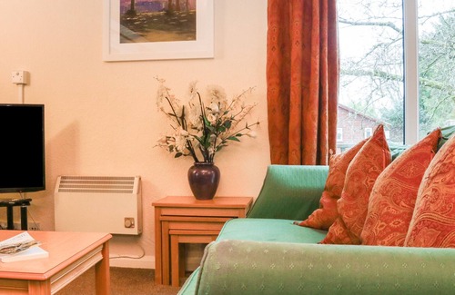 Woolfardisworthy Cottage | THREE SQUIRRELS - LODGE 14, pet friendly in Woolfardisworthy