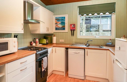 Woolfardisworthy Cottage | THREE SQUIRRELS - LODGE 14, pet friendly in Woolfardisworthy