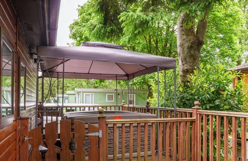 Troutbeck Bridge Cabin | Three Trees Lodge - White Cross Bay - With Hot Tub