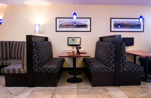 South Portland Hotel | Three Units Close to Downtown Portland | Hotel w/Indoor Pool & Free Breakfast