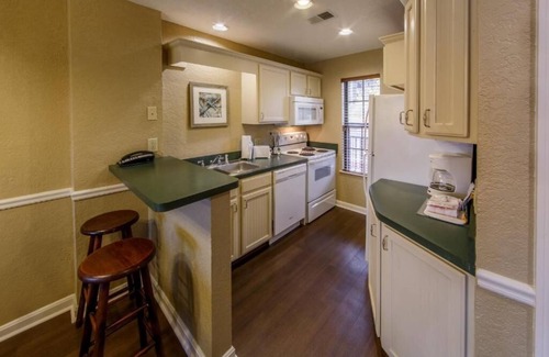 South Lee Hotel | Three Villas, Endless Play | Indoor Pools, Trails, Games & BBQ Decks