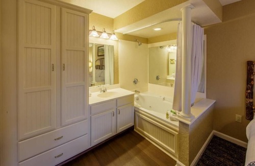 South Lee Hotel | Three Villas, Endless Play | Indoor Pools, Trails, Games & BBQ Decks