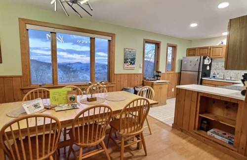 Central Vermont- Killington House | ThreeBears- AC, Hot Tub, Views, Fire Pit, Grill