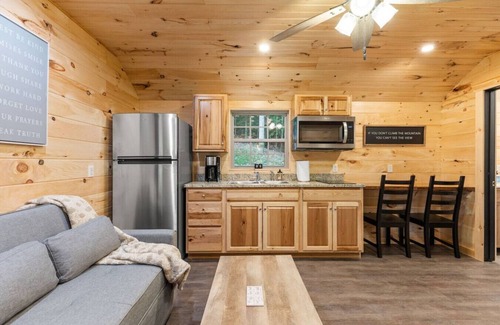 Stanton Apartment | Throw`n Shade at the Red - near RRG, KY!