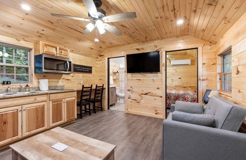 Stanton Apartment | Throw`n Shade at the Red - near RRG, KY!