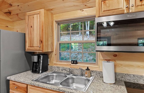 Stanton Apartment | Throw`n Shade at the Red - near RRG, KY!