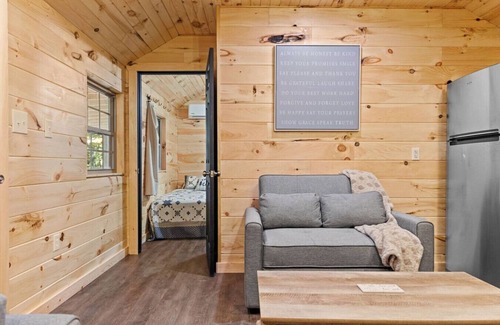Stanton Apartment | Throw`n Shade at the Red - near RRG, KY!
