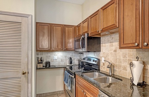 Whitney Beach Cottage | Throwback Charm Meets Beach Bliss 1BR Cottage