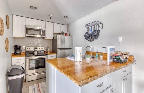 Government Camp Condo | Thunderhead Condo With Heated Pool & Mountain View