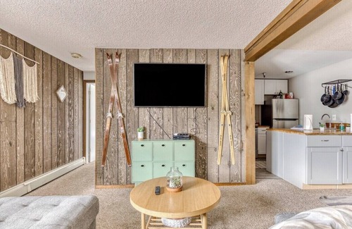 Government Camp Condo | Thunderhead Condo With Heated Pool & Mountain View