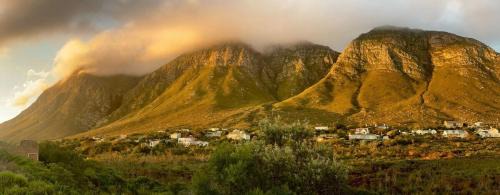 Betty's Bay House | Thundering waves
