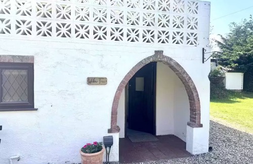 Repps with Bastwick House | Thurnefield Holiday Cottages - Willow Tree Cottage