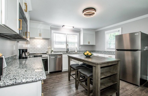 Mooresville House | Thyme to Travel to this soothing house in charming Mooresville