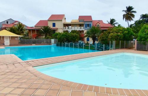 Bas du Fort Apartment | Ti Punch Appartement pied dans l'eau avec piscine