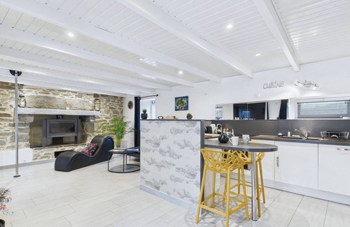 Plouguerneau Ski Chalet | Ti Venan - House facing Ile Venan for 2 people