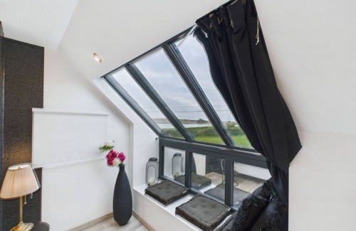 Plouguerneau Ski Chalet | Ti Venan - House facing Ile Venan for 2 people