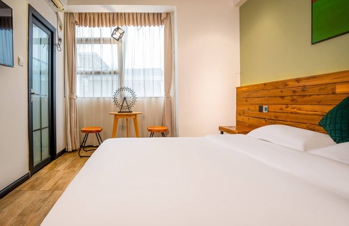 Yongding Bed & Breakfast | Tianmen Mountain Loft Art Inn